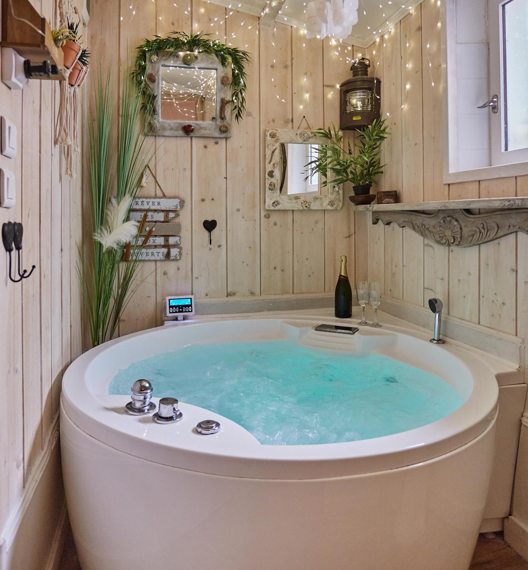 אקס-אן-פרובאנס Appart Aix Sauna Jacuzzi Balneo Spa Privatifs Hyper Centre Historique Cour Interieur מראה חיצוני תמונה
